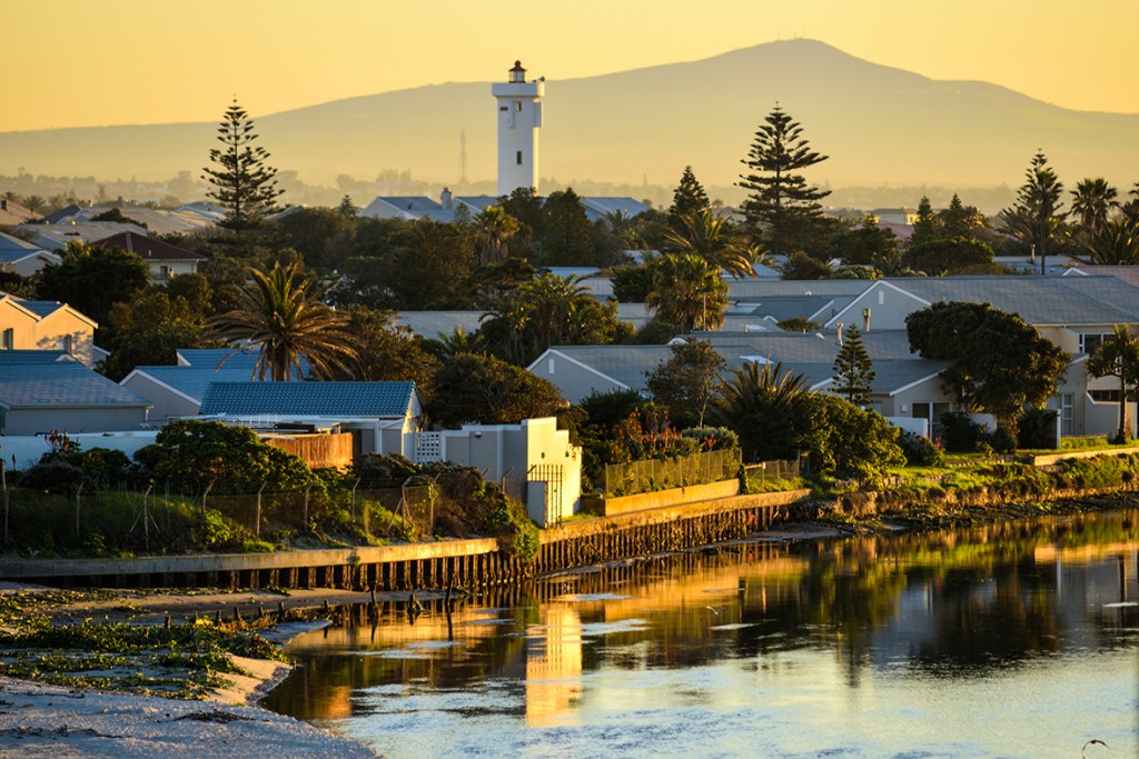 alt="image show the positive golden hours in city of Cape Town"