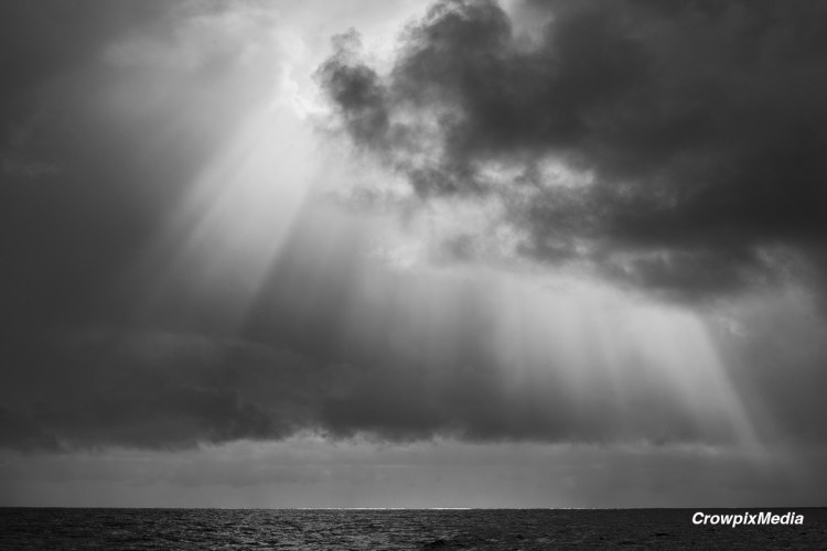 alt="landscape photography seascape ocean horizon dramatic clouds"