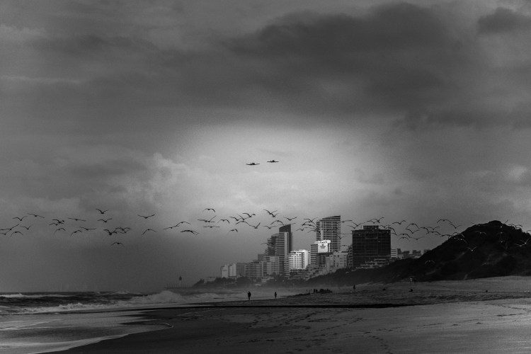 alt="landscape photography black-and-white umhlanga beach"